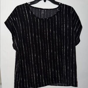 SHEIN Black and White Patterned Short Sleeve Top